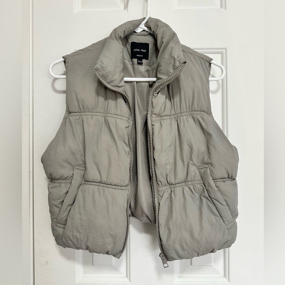 Love Tree Puffer Vest in Light Gray